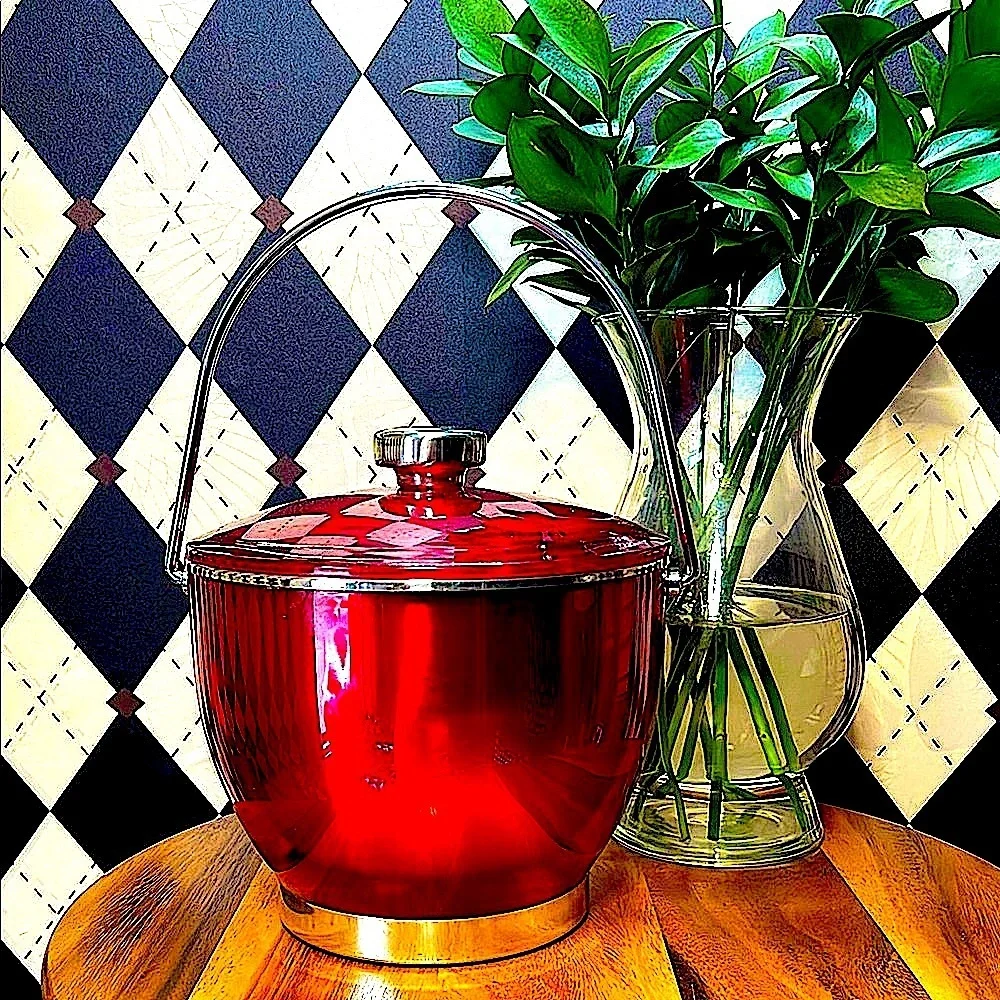 Mid-Century Red Acrylic & Stainless Steel Ice Bucket – Bold Retro Barware - Picture 3 of 14